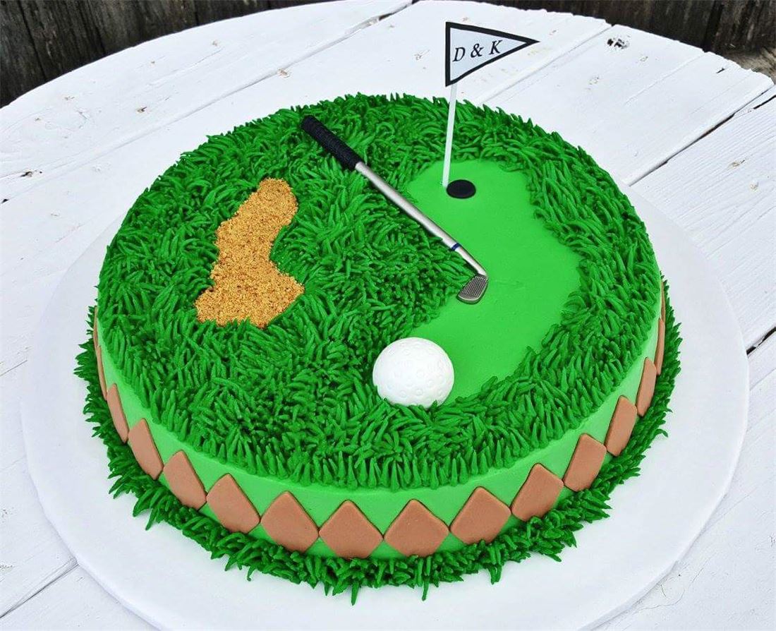 Mini golf themed groom cake with a green putting surface